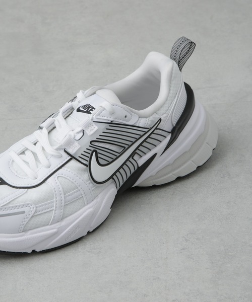 NIKE(ナイキ)の「NIKE/W NIKE V2K RUN(スニーカー・レディース・ホワイト・23/24/25)」の10枚目の写真