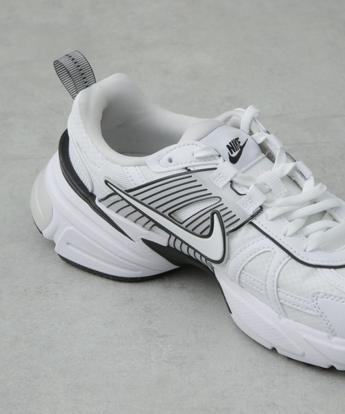 NIKE(ナイキ)の「NIKE/W NIKE V2K RUN(スニーカー・レディース・ホワイト・23/24/25)」の11枚目の写真