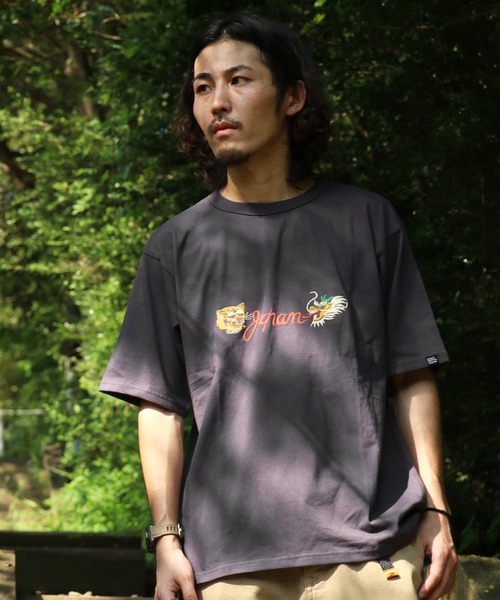 KRIFF MAYER(クリフメイヤー)の「スーベニアプリントT (龍)(Tシャツ/カットソー・メンズ・グレー/オフホワイト/コーラル/イエロー/チャコール・LARGE/X-LARGE/MEDIUM)」の11枚目の写真