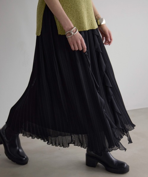 MIELI INVARIANT（ミエリインヴァリアント）の「Pleat Ruffle Mellow Skirt（スカート・レディース・アイボリー/ブラック/パープル・FREE）」の2枚目の写真