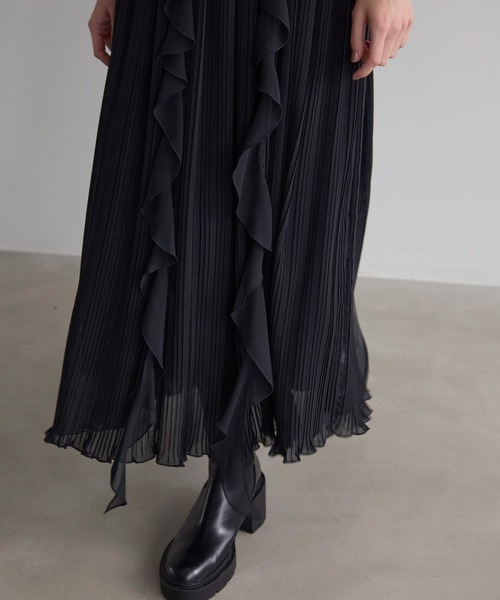 MIELI INVARIANT（ミエリインヴァリアント）の「Pleat Ruffle Mellow Skirt（スカート・レディース・アイボリー/ブラック/パープル・FREE）」の5枚目の写真