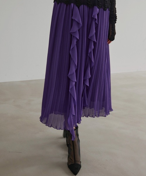 MIELI INVARIANT（ミエリインヴァリアント）の「Pleat Ruffle Mellow Skirt（スカート・レディース・アイボリー/ブラック/パープル・FREE）」の13枚目の写真