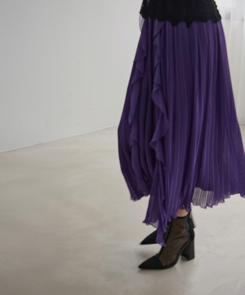 MIELI INVARIANT（ミエリインヴァリアント）の「Pleat Ruffle Mellow Skirt（スカート・レディース・アイボリー/ブラック/パープル・FREE）」の14枚目の写真