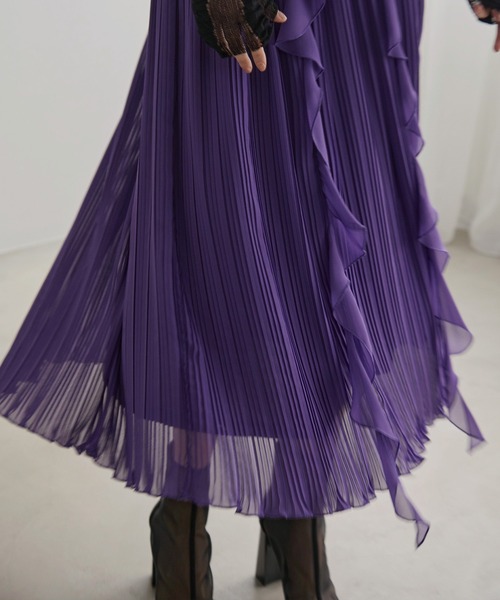 MIELI INVARIANT（ミエリインヴァリアント）の「Pleat Ruffle Mellow Skirt（スカート・レディース・アイボリー/ブラック/パープル・FREE）」の16枚目の写真