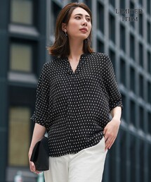 BackSatinAmunzen 5分袖キーネックブラウス