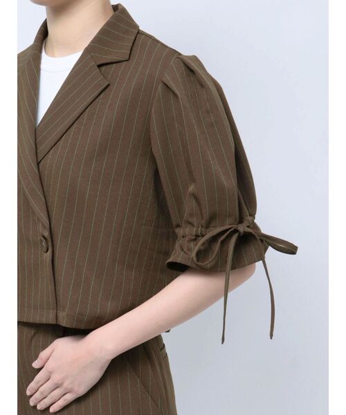 jouetie（ジュエティ）の「【FRUITSZIPPER櫻井優衣】クロップドジャケット（テーラードジャケット・レディース・ブラウン・MEDIUM）」の3枚目の写真
