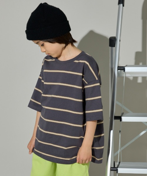Auntie Rosa Holiday（アンティローザホリデー）の「オーバーサイズボーダーTEE（Tシャツ/カットソー・キッズ・オフホワイト/チャコールグレー/ブルー/ネイビー/グリーン・130/140/150/160）」の3枚目の写真