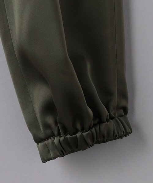 UNITED ARROWS（ユナイテッドアローズ）の「クリーン サテン ジョガーパンツ（その他パンツ・レディース・オリーブ/ライトピンク/ネイビー・34/36/38/40）」の20枚目の写真