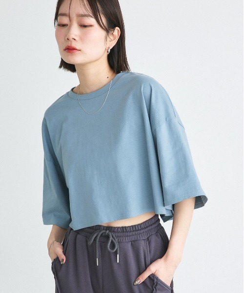 ad thie(アドティエ)の「ベーシック ショート丈 Tシャツ(Tシャツ/カットソー・レディース・ブラック×ホワイト/レッド/ミント/チャコール/オフホワイト/ナチュラル/ブルー/ライトブルー/ブラック/ブラウン・FREE)」の9枚目の写真