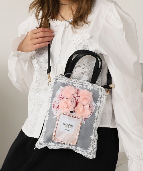 ROOPTOKYO(ループトウキョウ)の「2WAY Graphic Girly Shoulder Bag / グラフィック ガーリー スクエアショルダーバッグ 秋物 秋服 2026年秋冬(ショルダーバッグ・レディース・ホワイト系5/ホワイト系3/ホワイト系6/ホワイト系4/ホワイト系2/ホワイト系1・FREE)」の1枚目の写真