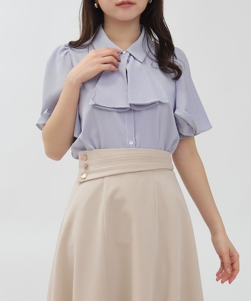 ASTORIA ODIER（アストリアオディール）の「とろみフリルボウタイ２ｗay半袖ブラウス(無地・ストライプ)（シャツ/ブラウス・レディース・ホワイト/グレイッシュブルー/ホワイト×ブルー/ピンクベージュ/その他/ブラウン/ワイン/ブラック/ブルーグリーン・SMALL/MEDIUM）」の3枚目の写真