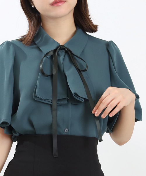 ASTORIA ODIER（アストリアオディール）の「とろみフリルボウタイ２ｗay半袖ブラウス(無地・ストライプ)（シャツ/ブラウス・レディース・ホワイト/グレイッシュブルー/ホワイト×ブルー/ピンクベージュ/その他/ブラウン/ワイン/ブラック/ブルーグリーン・SMALL/MEDIUM）」の5枚目の写真