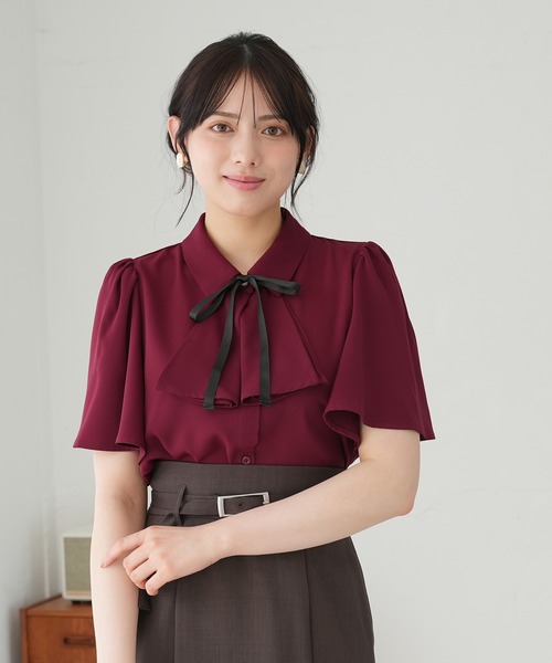 ASTORIA ODIER（アストリアオディール）の「とろみフリルボウタイ２ｗay半袖ブラウス(無地・ストライプ)（シャツ/ブラウス・レディース・ホワイト/グレイッシュブルー/ホワイト×ブルー/ピンクベージュ/その他/ブラウン/ワイン/ブラック/ブルーグリーン・SMALL/MEDIUM）」の8枚目の写真