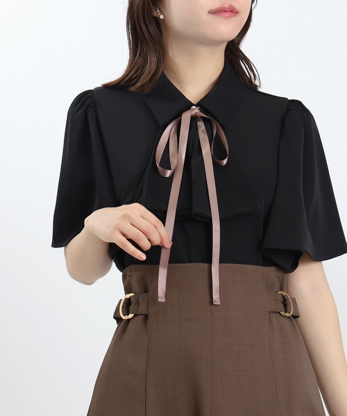 ASTORIA ODIER（アストリアオディール）の「とろみフリルボウタイ２ｗay半袖ブラウス(無地・ストライプ)（シャツ/ブラウス・レディース・ホワイト/グレイッシュブルー/ホワイト×ブルー/ピンクベージュ/その他/ブラウン/ワイン/ブラック/ブルーグリーン・SMALL/MEDIUM）」の4枚目の写真