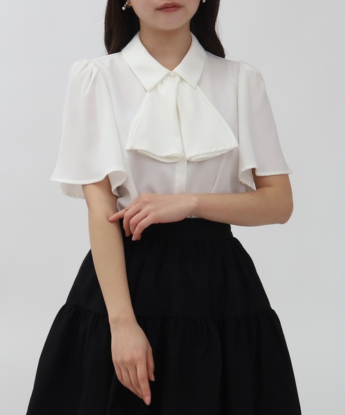 ASTORIA ODIER（アストリアオディール）の「とろみフリルボウタイ２ｗay半袖ブラウス(無地・ストライプ)（シャツ/ブラウス・レディース・ホワイト/グレイッシュブルー/ホワイト×ブルー/ピンクベージュ/その他/ブラウン/ワイン/ブラック/ブルーグリーン・SMALL/MEDIUM）」の13枚目の写真