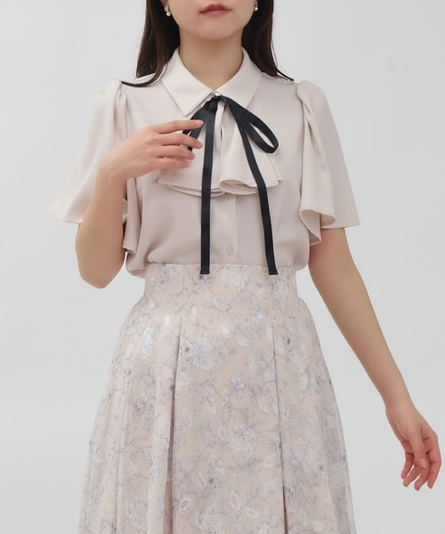 ASTORIA ODIER（アストリアオディール）の「とろみフリルボウタイ２ｗay半袖ブラウス(無地・ストライプ)（シャツ/ブラウス・レディース・ホワイト/グレイッシュブルー/ホワイト×ブルー/ピンクベージュ/その他/ブラウン/ワイン/ブラック/ブルーグリーン・SMALL/MEDIUM）」の22枚目の写真