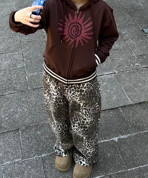 Chikashitsu +（チカシツプラス）の「【Chikashitsu +】leopard wide cotton pants (2color) / 【チカシツプラス】レオパードコットンワイドパンツデニムパンツ（デニムパンツ・メンズ・ブラウン/ベージュ・S/M/L）」の4枚目の写真