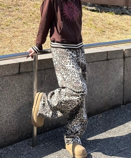 Chikashitsu +（チカシツプラス）の「【Chikashitsu +】leopard wide cotton pants (2color) / 【チカシツプラス】レオパードコットンワイドパンツデニムパンツ（デニムパンツ・メンズ・ブラウン/ベージュ・S/M/L）」の6枚目の写真