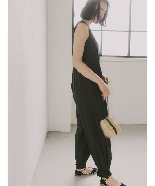 FIKA.（フィーカ）の「Cutwork embroidery overalls（つなぎ/オールインワン・レディース・ブラック/ブラウン・MEDIUM）」の6枚目の写真