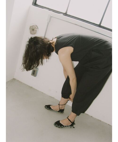 FIKA.（フィーカ）の「Cutwork embroidery overalls（つなぎ/オールインワン・レディース・ブラック/ブラウン・MEDIUM）」の8枚目の写真