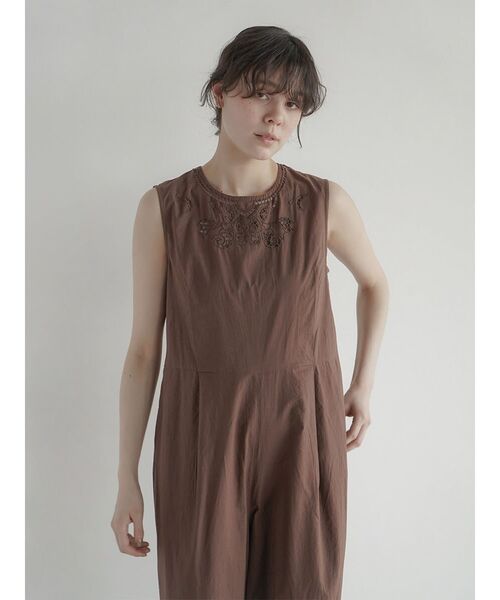 FIKA.（フィーカ）の「Cutwork embroidery overalls（つなぎ/オールインワン・レディース・ブラック/ブラウン・MEDIUM）」の10枚目の写真