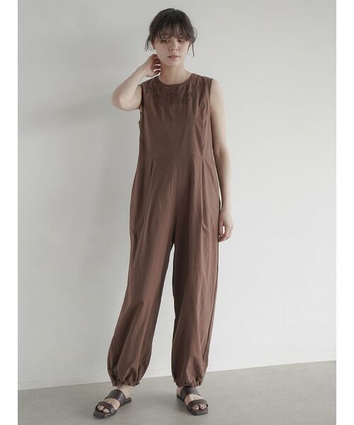 FIKA.（フィーカ）の「Cutwork embroidery overalls（つなぎ/オールインワン・レディース・ブラック/ブラウン・MEDIUM）」の13枚目の写真