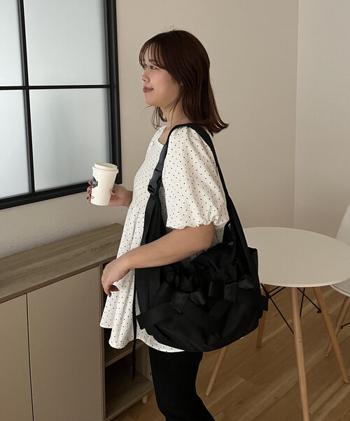 prose verse(プロズヴェール)の「【SAPON】撥水リボンナイロンショルダーバッグ(ショルダーバッグ・レディース・ブラック/ベージュ・FREE)」の9枚目の写真
