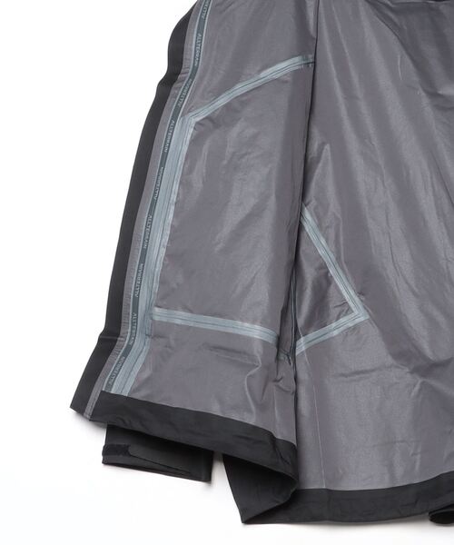 DESCENTE ALLTERRAIN（デサント　オルテライン）の「DESCENTE ALLTERRAIN/デサント オルテライン L3L OVER SHELL JACKET ジャケット（ナイロンジャケット・メンズ・ブラック・O/M/L）」の15枚目の写真