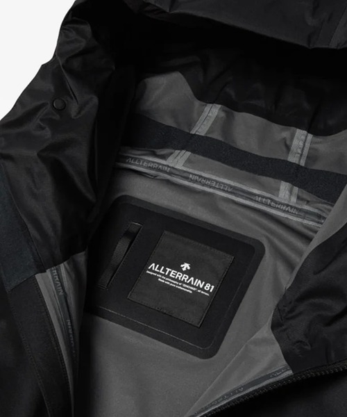 DESCENTE ALLTERRAIN（デサント　オルテライン）の「DESCENTE ALLTERRAIN/デサント オルテライン L3L OVER SHELL JACKET ジャケット（ナイロンジャケット・メンズ・ブラック・O/M/L）」の7枚目の写真