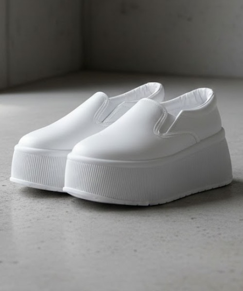 Dedes（デデス）の「+7.5cm 軽量厚底 ボリュームソールスリッポンスニーカー コートスニーカー（スリッポン・レディース・ブラック×ブラック/シルバー/ホワイト・36/37/38/39/40/41/42/43/44）」の2枚目の写真