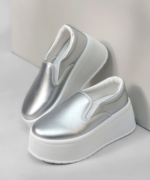 Dedes（デデス）の「+7.5cm 軽量厚底 ボリュームソールスリッポンスニーカー コートスニーカー（スリッポン・レディース・ブラック×ブラック/シルバー/ホワイト・36/37/38/39/40/41/42/43/44）」の5枚目の写真