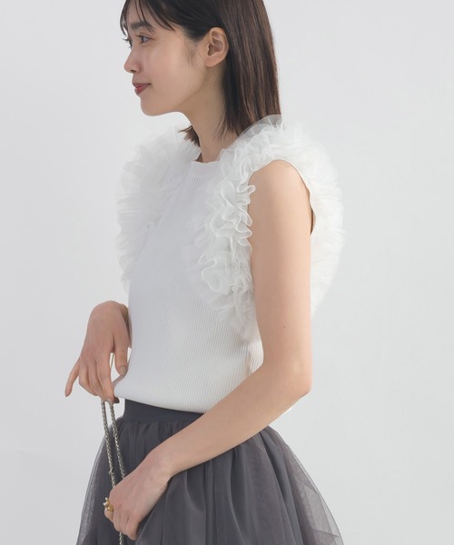 PICCIN PERLA（ピッチンペルラ）の「フリルチュールノースリーブニット（ニット/セーター・レディース・ブラック/オフホワイト・M）」の4枚目の写真