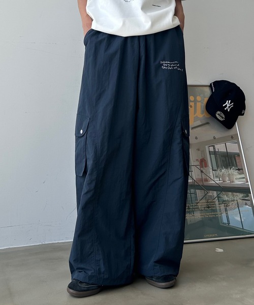 ユニセックス】ロゴ刺繍切替ナイロンカーゴパンツ（カーゴパンツ