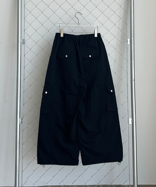 UNDERSTATEMENTs(アンダーステイトメント)の「【ユニセックス】ロゴ刺繍切替ナイロンカーゴパンツ(カーゴパンツ・メンズ・ブラック/ネイビー・SMALL/MEDIUM/LARGE)」の21枚目の写真