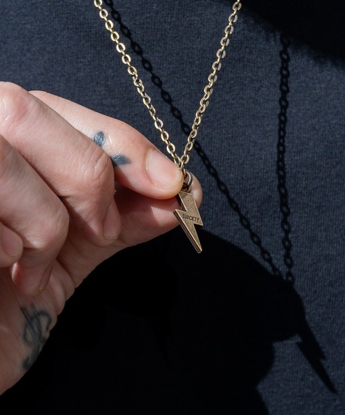 Subciety（サブサエティ）の「Metal necklace-thunder-（ネックレス・メンズ・アンティークシルバー/アンティークゴールド・FREE）」の5枚目の写真