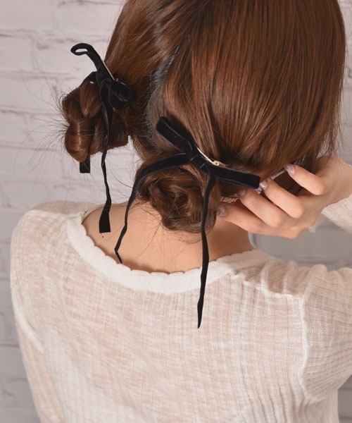 Mayree(メイリー)の「【float】ベロア ロングリボン ヘアクリップ【2個セット】(バレッタ/ヘアクリップ・レディース・ブラック/ワインレッド・FREE)」の11枚目の写真