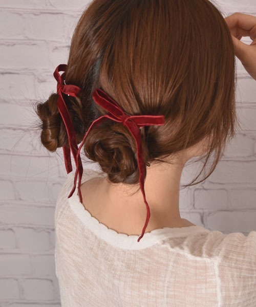 Mayree(メイリー)の「【float】ベロア ロングリボン ヘアクリップ【2個セット】(バレッタ/ヘアクリップ・レディース・ブラック/ワインレッド・FREE)」の5枚目の写真