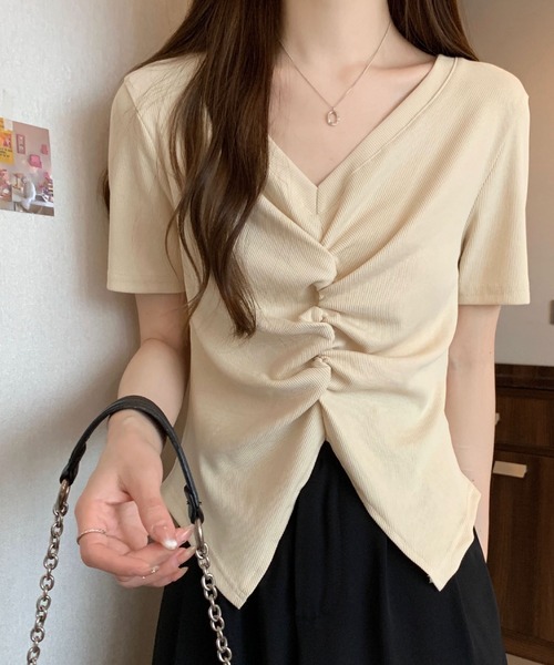 2ly2（トゥーリートゥー）の「くしゅっとギャザーで細見え◎フロント絞りTシャツ（Tシャツ/カットソー・レディース・ホワイト/ベージュ/ブラック・FREE）」の3枚目の写真