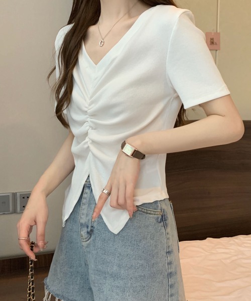 2ly2（トゥーリートゥー）の「くしゅっとギャザーで細見え◎フロント絞りTシャツ（Tシャツ/カットソー・レディース・ホワイト/ベージュ/ブラック・FREE）」の4枚目の写真