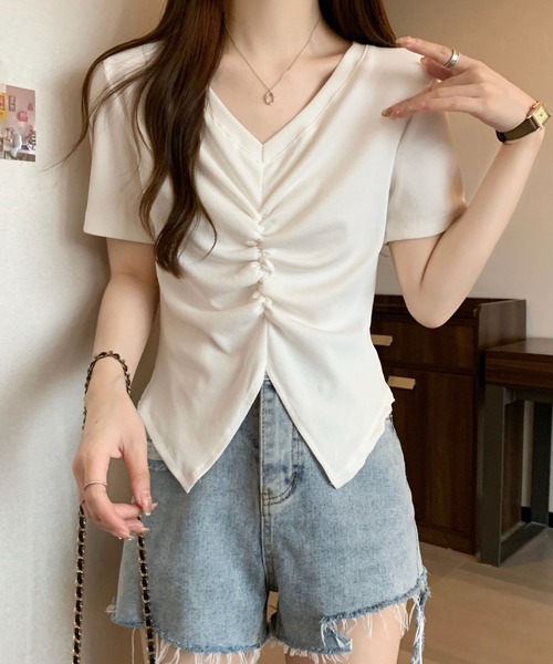 2ly2（トゥーリートゥー）の「くしゅっとギャザーで細見え◎フロント絞りTシャツ（Tシャツ/カットソー・レディース・ホワイト/ベージュ/ブラック・FREE）」の6枚目の写真