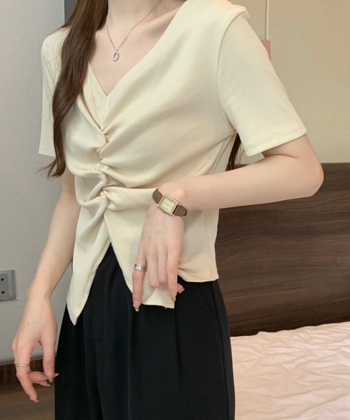 2ly2（トゥーリートゥー）の「くしゅっとギャザーで細見え◎フロント絞りTシャツ（Tシャツ/カットソー・レディース・ホワイト/ベージュ/ブラック・FREE）」の18枚目の写真