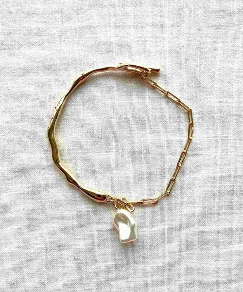 Q（キュー）の「バロックパールチェーンブレス（ブレスレット・レディース・シルバー/ゴールド・ONE SIZE）」の6枚目の写真