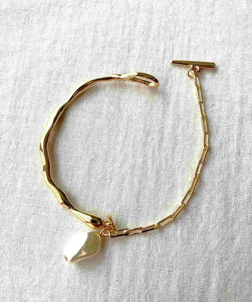 Q（キュー）の「バロックパールチェーンブレス（ブレスレット・レディース・シルバー/ゴールド・ONE SIZE）」の10枚目の写真