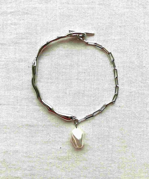 Q（キュー）の「バロックパールチェーンブレス（ブレスレット・レディース・シルバー/ゴールド・ONE SIZE）」の7枚目の写真