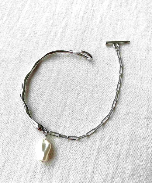 Q（キュー）の「バロックパールチェーンブレス（ブレスレット・レディース・シルバー/ゴールド・ONE SIZE）」の11枚目の写真