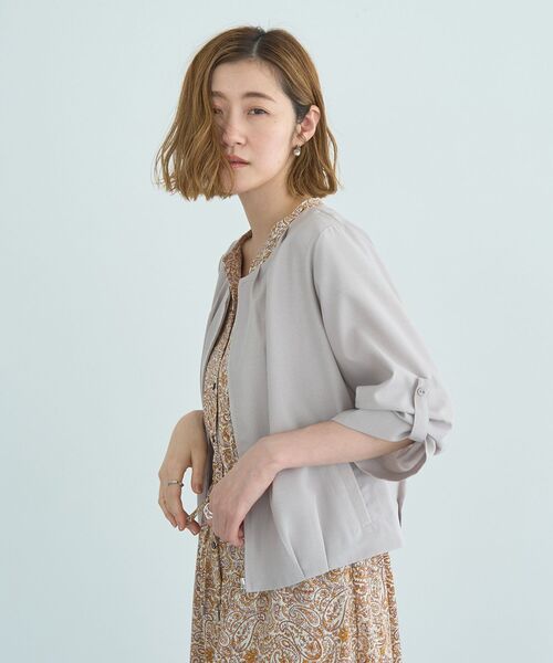 YECCA VECCA（イェッカヴェッカ）の「ノーカラータックブルゾン（ブルゾン・レディース・ネイビー/グレイッシュベージュ・FREE）」の9枚目の写真