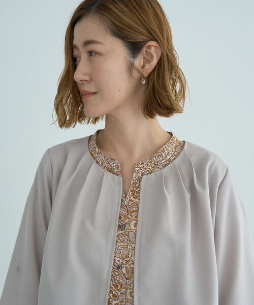 YECCA VECCA（イェッカヴェッカ）の「ノーカラータックブルゾン（ブルゾン・レディース・ネイビー/グレイッシュベージュ・FREE）」の12枚目の写真