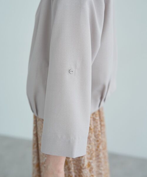 YECCA VECCA（イェッカヴェッカ）の「ノーカラータックブルゾン（ブルゾン・レディース・ネイビー/グレイッシュベージュ・FREE）」の14枚目の写真