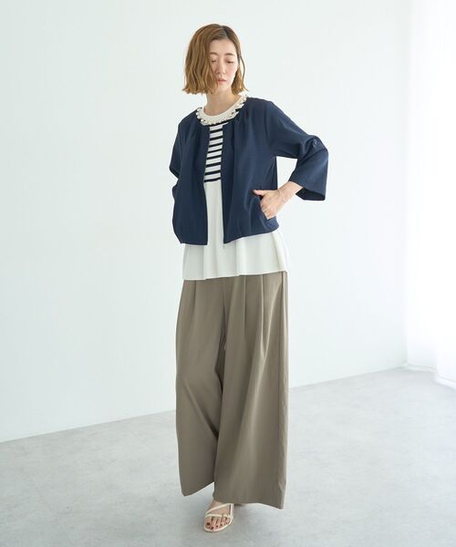 YECCA VECCA（イェッカヴェッカ）の「ノーカラータックブルゾン（ブルゾン・レディース・ネイビー/グレイッシュベージュ・FREE）」の18枚目の写真