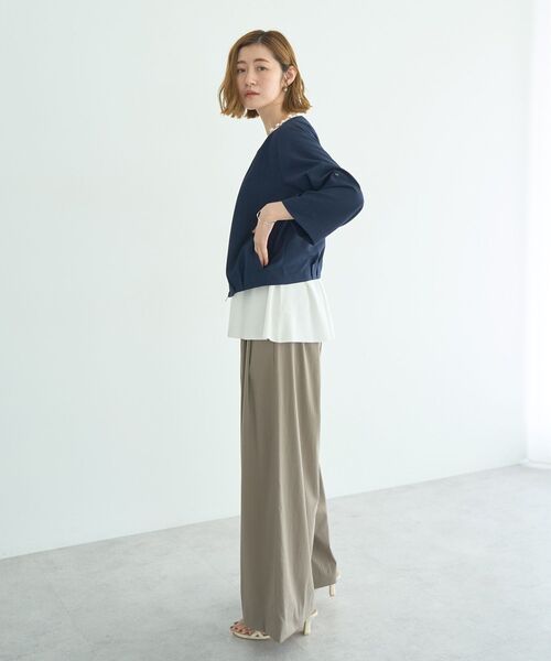 YECCA VECCA（イェッカヴェッカ）の「ノーカラータックブルゾン（ブルゾン・レディース・ネイビー/グレイッシュベージュ・FREE）」の21枚目の写真